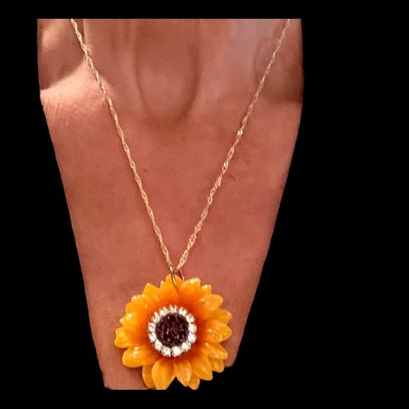 GORGEOUS ACRYLIC SUNFLOWER WITH CRYSTALS PENDANT/NECKLACE - Picture 1 of 5